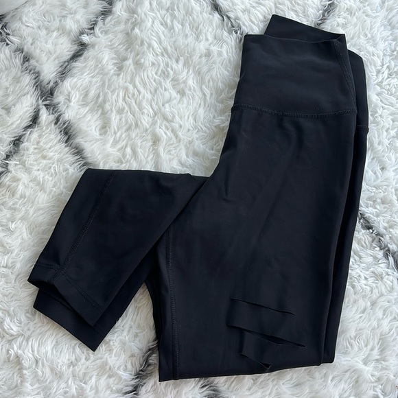 Alo Yoga High-Waist Ripped Warrior Legging - Picture 4 of 7